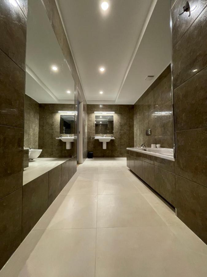 Boutique Apartments - Old Town 120M2 - Private Underground Parking - Vratislav Exteriér fotografie